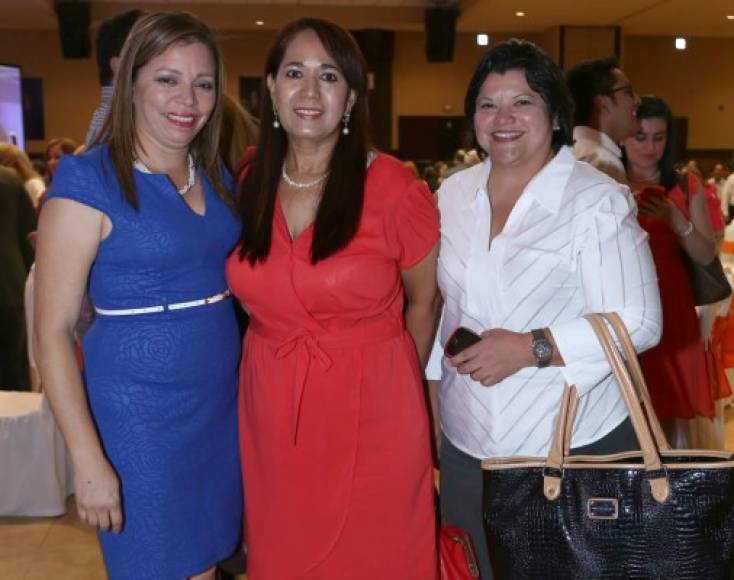 Roxana Rodríguez, Maribel Arriaza y Jackie Cole.