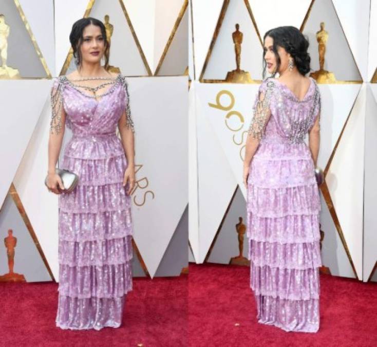 'Y de frente es peor' es uno de los comentarios más sutiles que se han podido leer en las redes sociales sobre el vestido de Salma Hayek. Un diseño de Gucci, excesivo en adornos y cadenas sobre el escote, que no favorecía a la actriz mexicana.