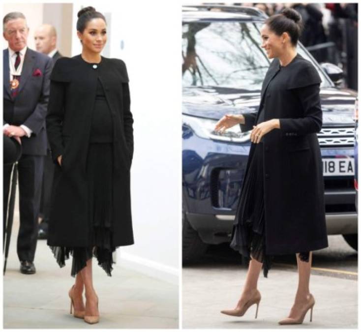 31 DE ENERO DE 2019<br/><br/>La duquesa optó por un look negro y elegante para visitar la Asociación de Universidades del Commonwealth. Meghan armó el atuendo con un abrigo de Givenchy y una falda negra plisada y tacones color nude.