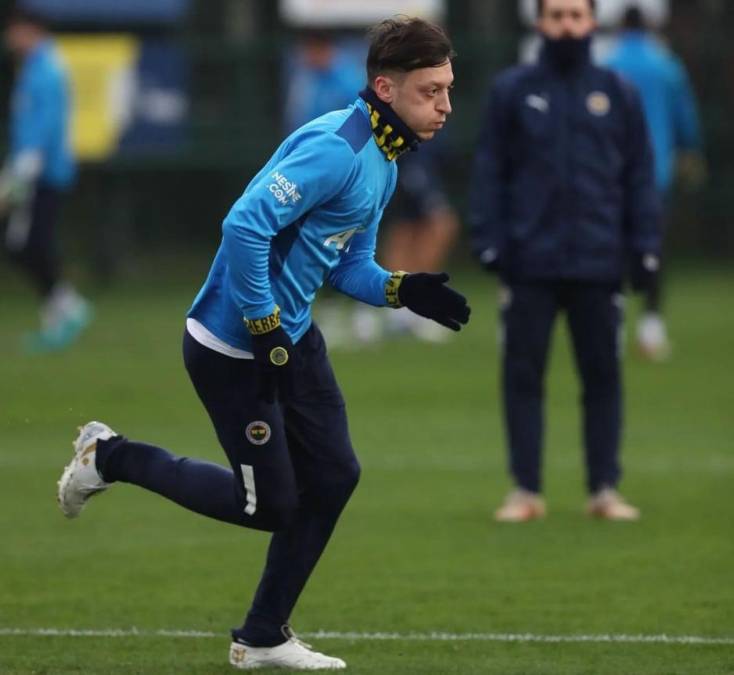 Mesut Özil milita en la actualidad en el Fenerbahce de Turquía. Es recordado por muchos aficionados del Real Madrid por sus grandes temporadas. 