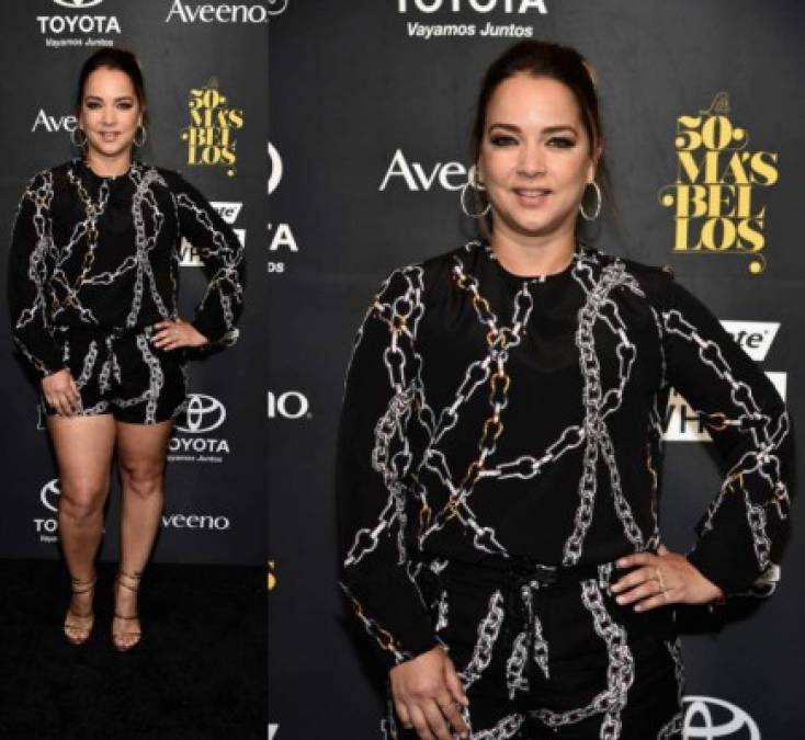 La animadora y actriz puertorriqueña, Adamari López prefirió usar un jumsuit negro con estampados de cadenas para la fiesta de los 50 más bellos de People en Español.