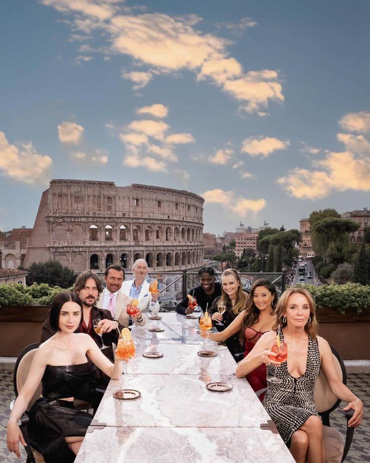 Darren Star, el creador y showrunner, dijo que la heroína “se estaba sintiendo muy cómoda en París. Quería lanzarla a aguas desconocidas”.