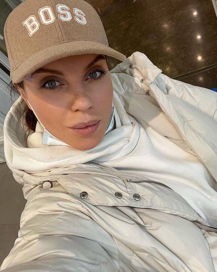  De acuerdo con las primeras investigaciones, la hija permitió a los asesinos entrar en el apartamento mientras Anastasia no estaba.