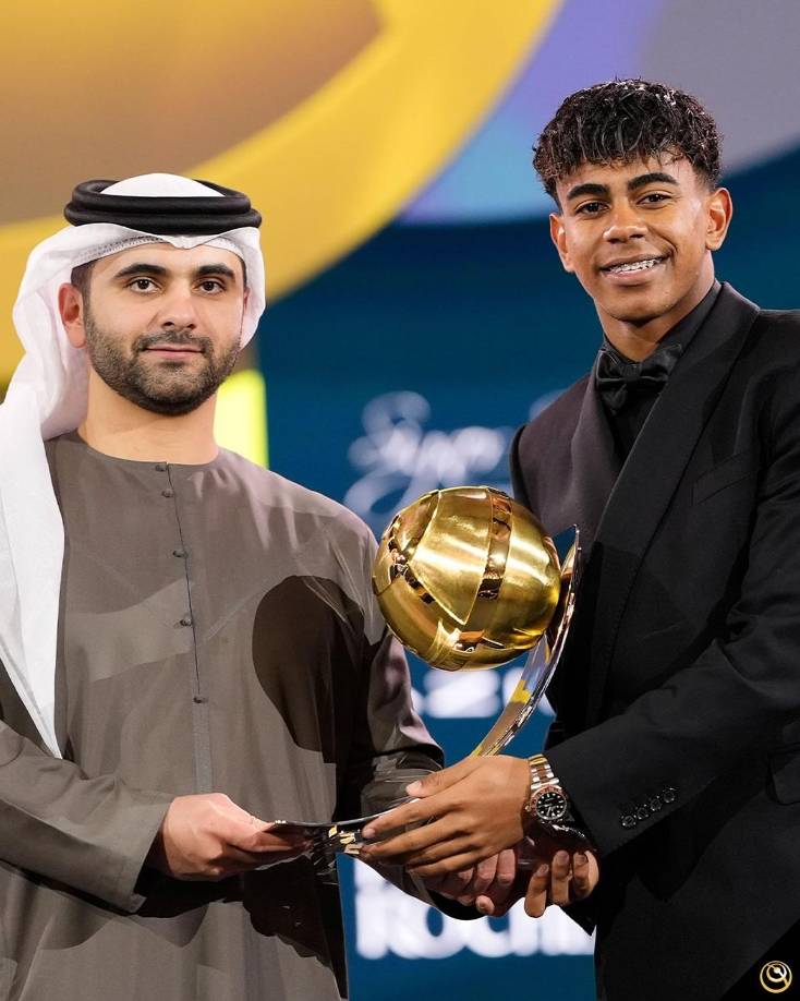 Lamine Yamal fue premiado por Globe Soccer Awards como el Mejor Futbolista Emergente del año.