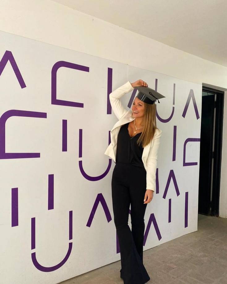 “A los 18 años, uno tiene la responsabilidad de elegir, bajo que filtro quiere atravesar su paso por el mundo. Querida fau, te elegí a vos. Cargué este sueño entre maletas, mudanzas, entre nubes, arriba de aviones y también por tierra firme”, compartió en sus redes.