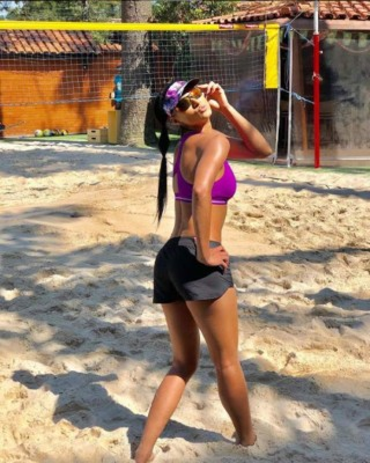 Además la deportista práctia el Voleibol de playa.
