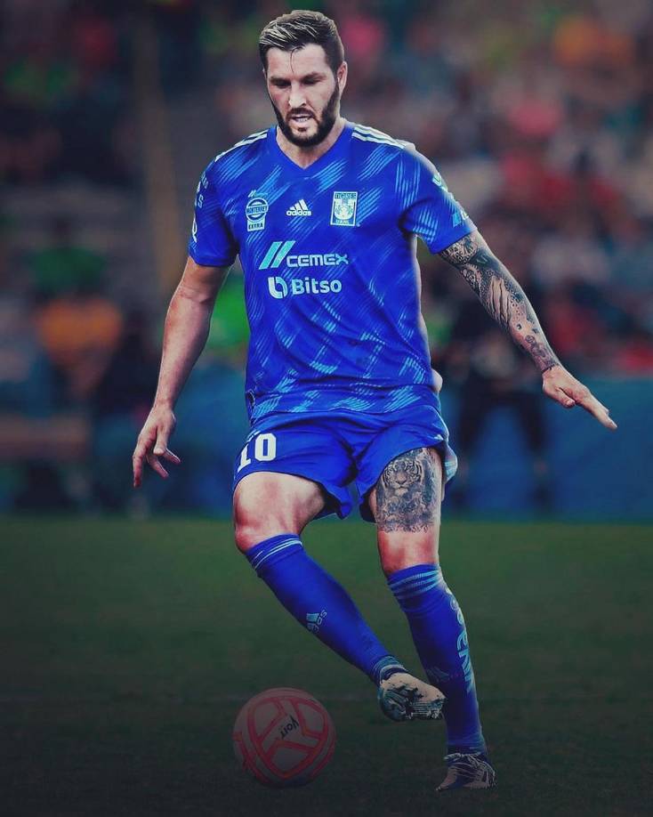 André-Pierre comenzó a jugar al fútbol a la edad de cinco años y medio en el Etoile sportive Fosséenne. Luego le tocó viajar todos los días a Martigues (a unas horas de casa), club donde militó su padre.