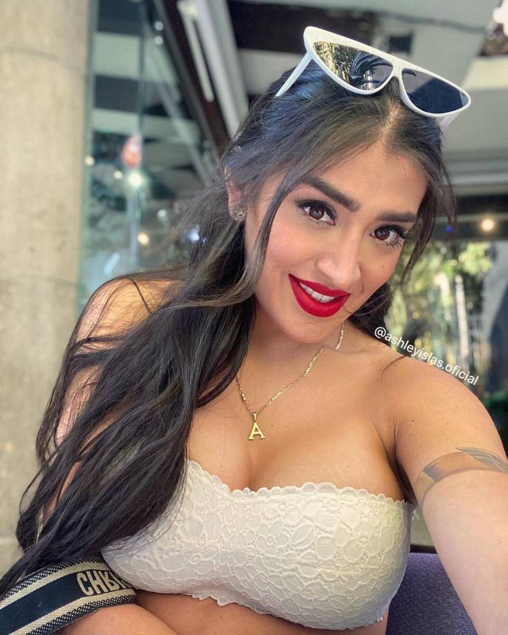 “Sabemos que el desnudo total es algo que vende mucho, pero trato de cuidar mi imagen, y consentirlos, eso sí, con lencería muy sexy y ropa muy pequeñita cuando estoy en el gimnasio”, dijo.