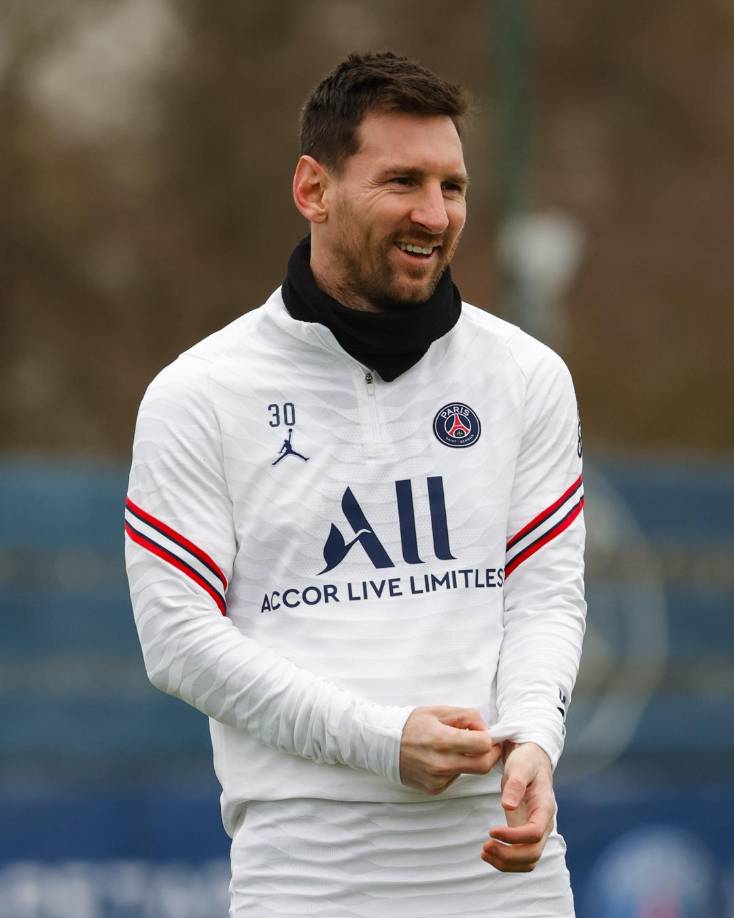 El argentino Lionel Messi fichado en agosto de 2021, es el segundo mejor pagado del PSG. Tiene un salario de 3.375.000 (3.720.000 dólares) al mes.