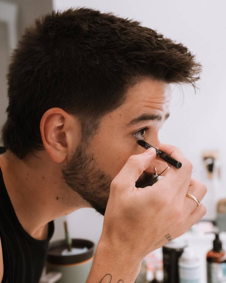 De esta manera, la pareja dejó ver nuevamente su gran amor por la naturaleza, así como un tierno gesto para inmortalizar a su hija menor al unirla a la tierra sobre la cual está construido su hogar. 