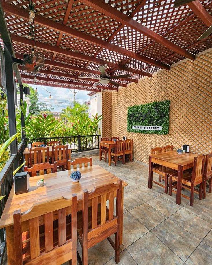 TETO’S COFFE &amp; BAKERY Si deseas una tranquila tarde de café, aquí podrás satisfacer tu antojo y de paso consentir a tu perro con “puppuccino”. 