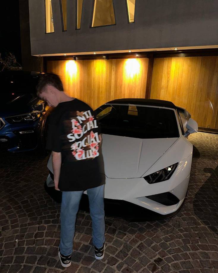 La búsqueda de los responsables del asesinato continúa. El joven presumía lujos en sus redes sociales. 