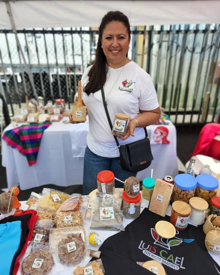 También hubo miembros del Bazar del Sábado que viajaron desde San Pedro Sula y Tegucigalpa hasta la ciudad de Los Ángeles para promocionar sus proyectos.