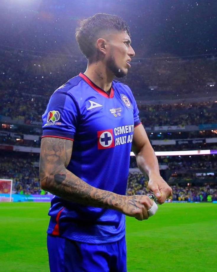 Tras la grave acusación por parte de su mamá, Carlos Salcedo reaccionó en sus redes sociales y compartió un mensaje a sus seguidores.
