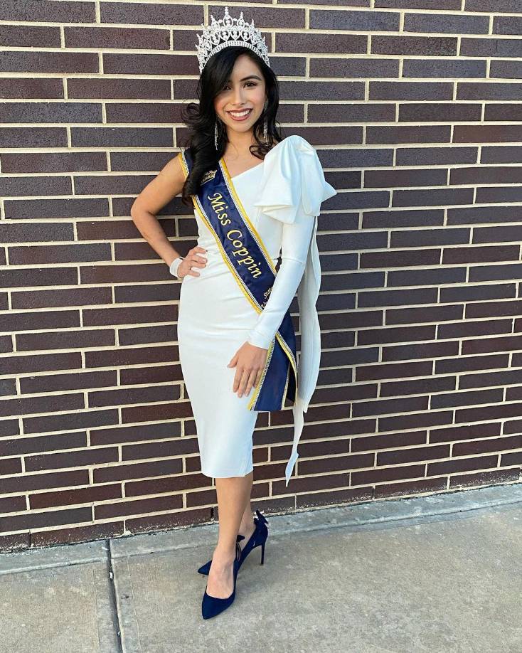 Antes había sido nombrada Miss Sophomore y Miss Junior y estaba ansiosa por seguir representando con orgullo a su escuela como la reina número 91 del concurso universitario.