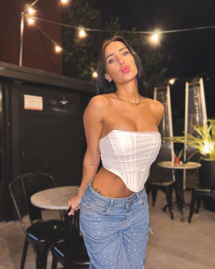 Cynthia Cofano es nacida en la ciudad de Buenos Aires el 22 de septiembre del año 1991 (está próxima a cumplir 33 años).