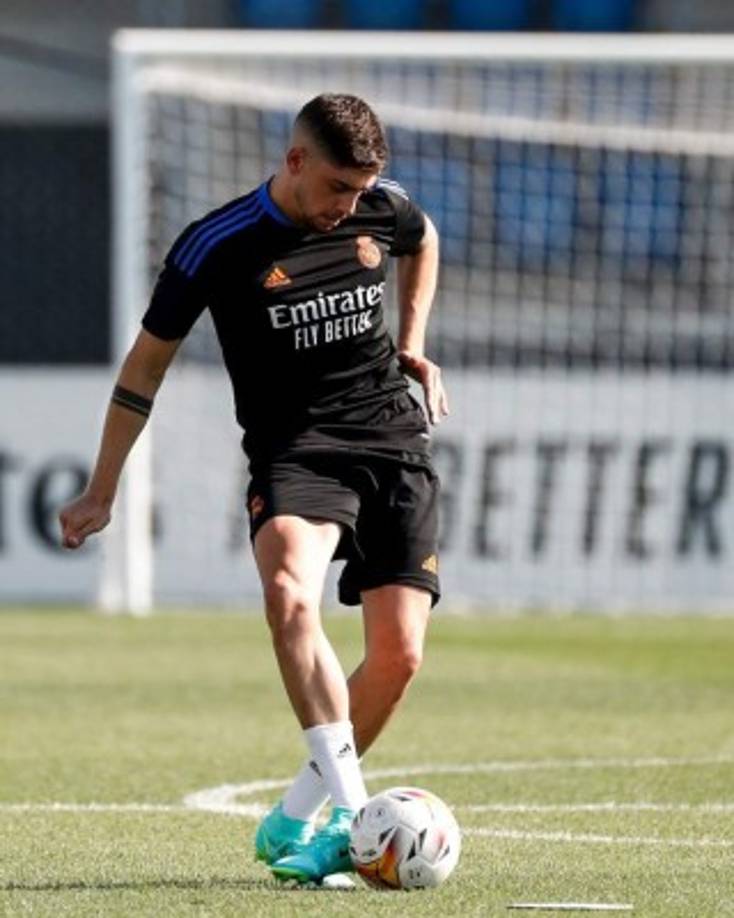 El uruguayo Fede Valverde entrará en la primera alineación de Ancelotti por la baja de Toni Kroos, el cerebro del mediocampo.