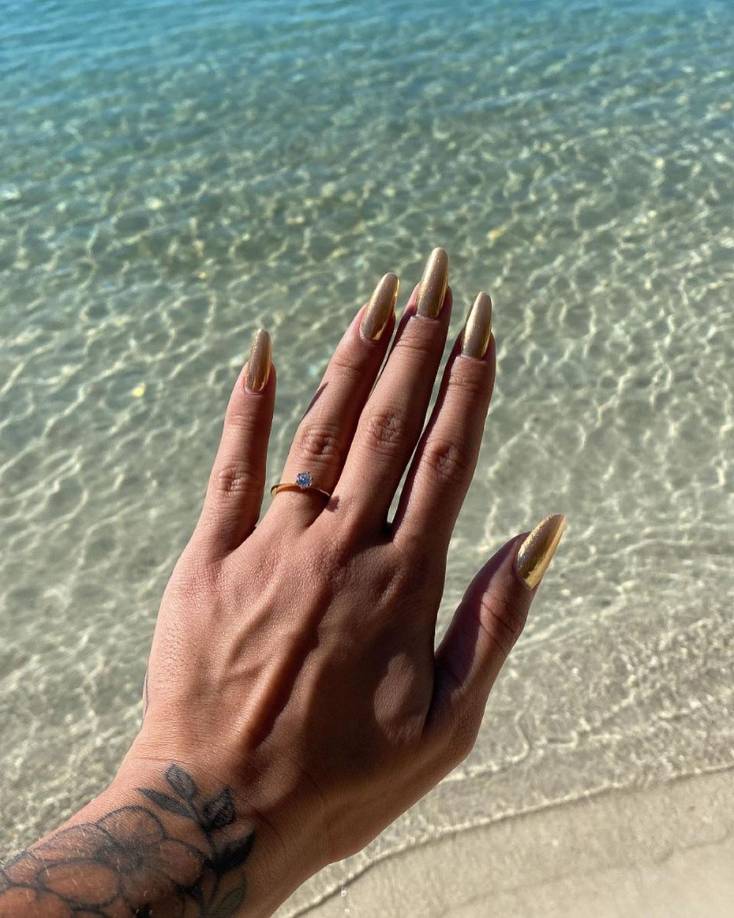 Ana Carolina Gonçalves dijo “sí” a la propuesta de Fabio de Souza y mostró el anillo en las redes sociales.