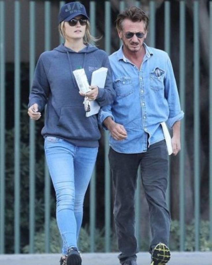 Sean Penn (56) fue captado con su nueva novia de 24 años.