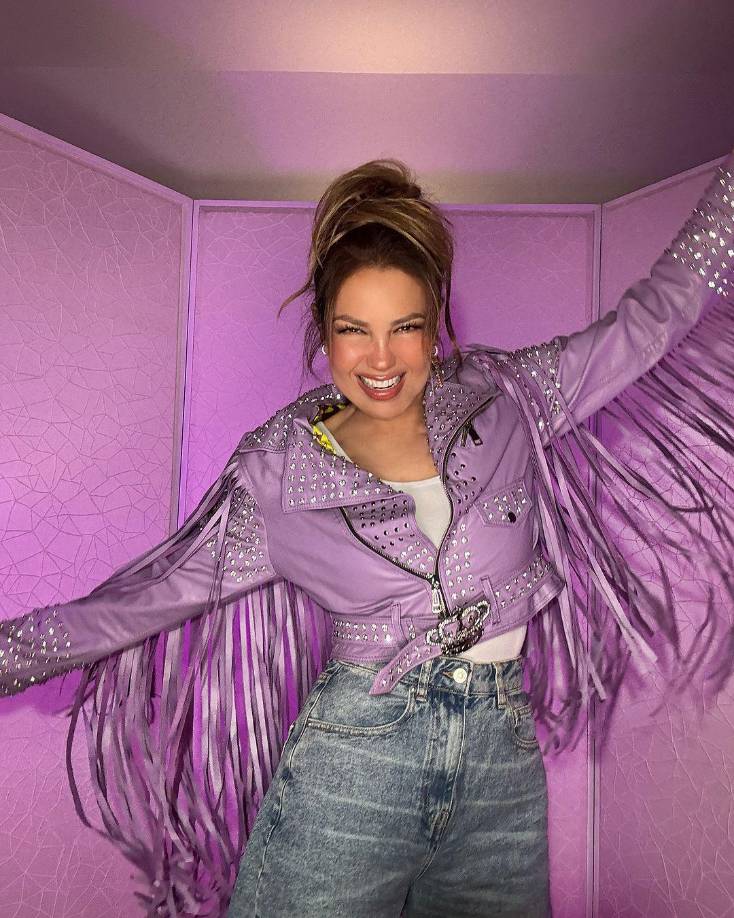 La decisión de Thalía de retirarse temporalmente de las redes sociales, donde es muy activa, es comprensible, dado el profundo dolor que está experimentando. Sus seguidores han mostrado un gran respeto y apoyo hacia su decisión, enviándole mensajes de amor y fortaleza en este difícil momento.