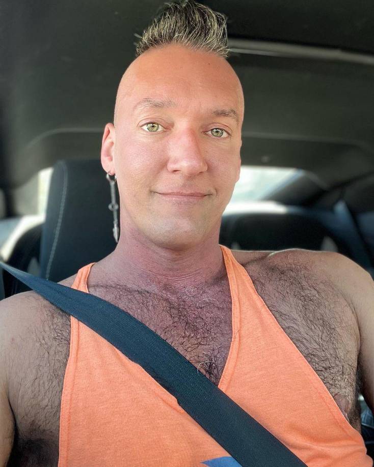  “Ahora tengo lesiones adicionales que aparecen aleatoriamente en mi cuerpo, aunque más pequeñas que se deben mantenerse así (con suerte) a medida que aumenta mi recuento de anticuerpos”, expresó Silver.