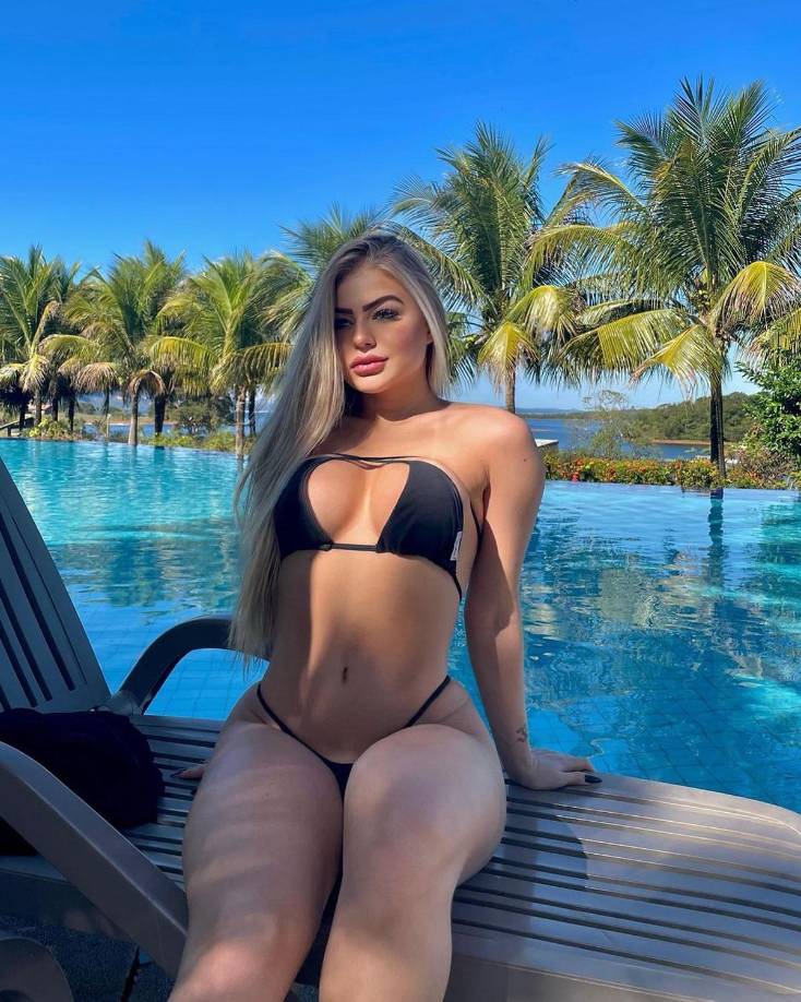 “Llevaba hablando con Vini desde abril. Me invitó a su cumpleaños, a muchas fiestas. Me pidió que fuera a Madrid, y nunca fui a verle. Estuvimos hablando mucho tiempo, seis meses. ¿Y luego viene a mi ciudad y no puedo estar con él? Esta gente de Cuiabá es tan estúpida, ¿no? VetYo estoy bien. Estoy con un tipo con el que hablo. Soy soltera, él es soltero. ¿Ni siquiera puedo estar con el tipo en paz?”, añade Letícia Sogiro.