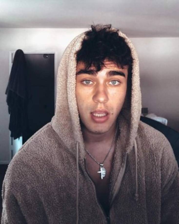 'Estuve en directo unas dos o tres horas, y durante este tiempo fui emborrachándome más y más. Estaba cada vez más irritado, y con el alcohol me volví más descuidado, y dije cosas que no debería haber dicho nunca', ha afirmado.