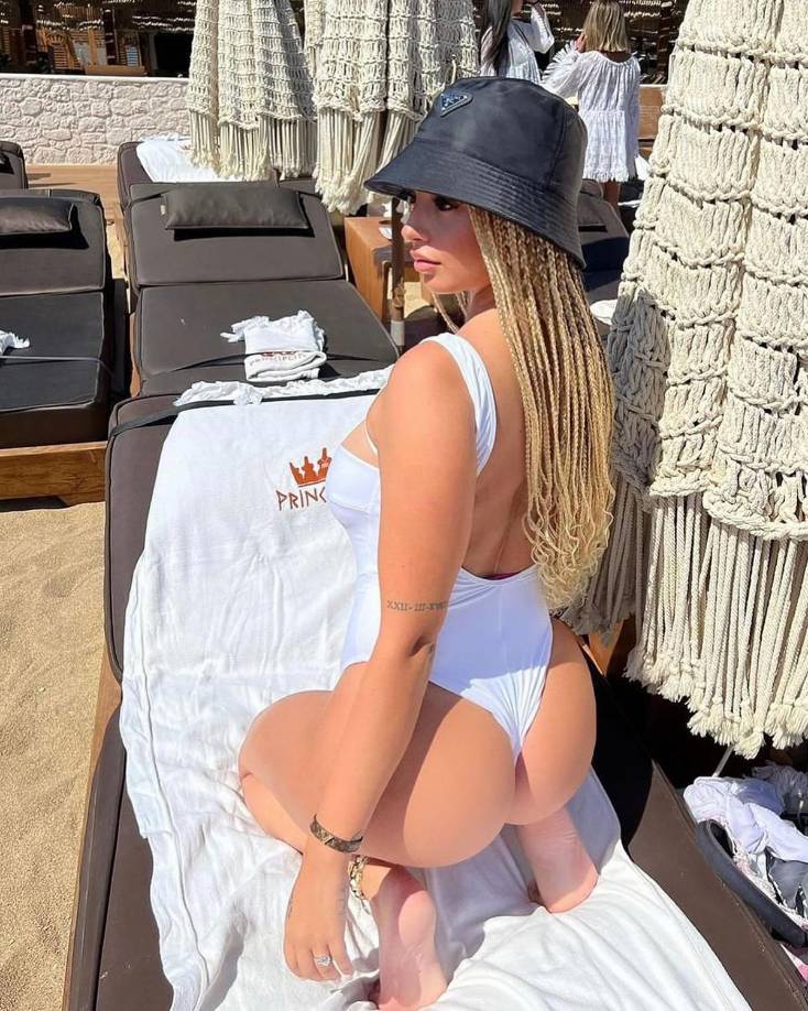 Valentina es una joven nacida en la ciudad de Nápoles y es modelo.