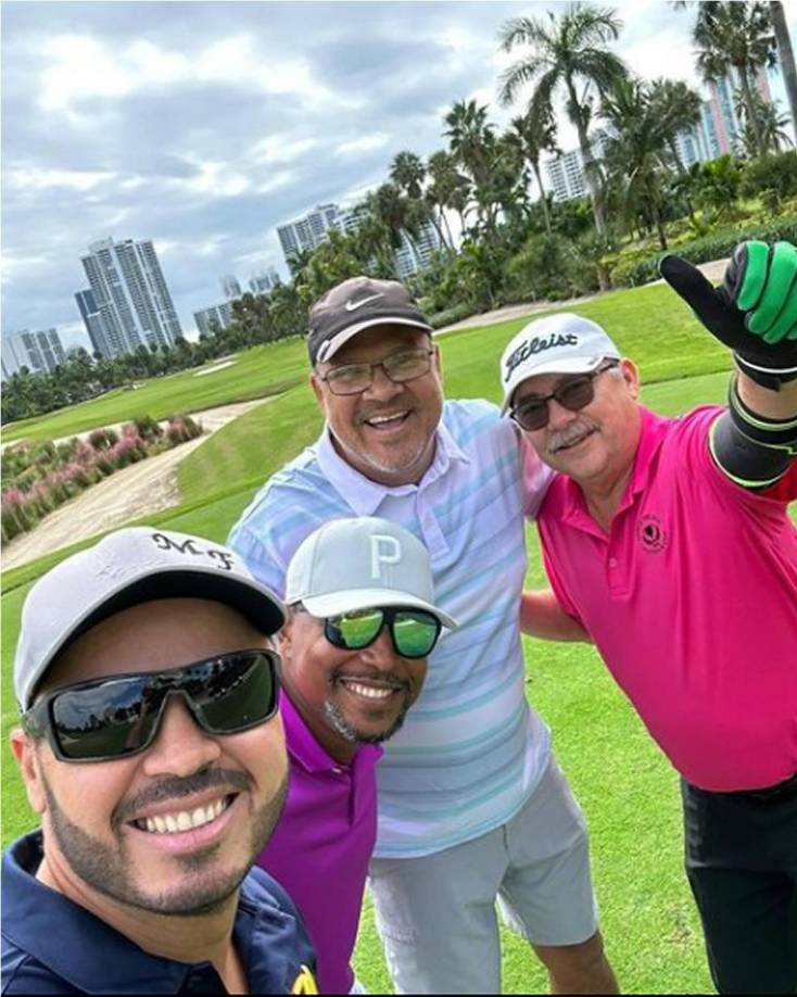 El histórico goleador de la Selección de Honduras compartió con varios apasionados al golf y subió algunas imágenes a su cuenta de Instagram.