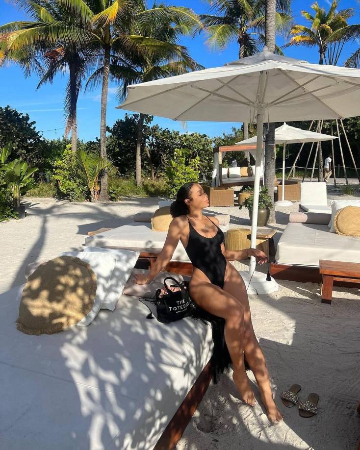 La novia del delantero catracho ha causado gran sensación en las redes sociales con estas imágenes donde se le ve muy sexy.