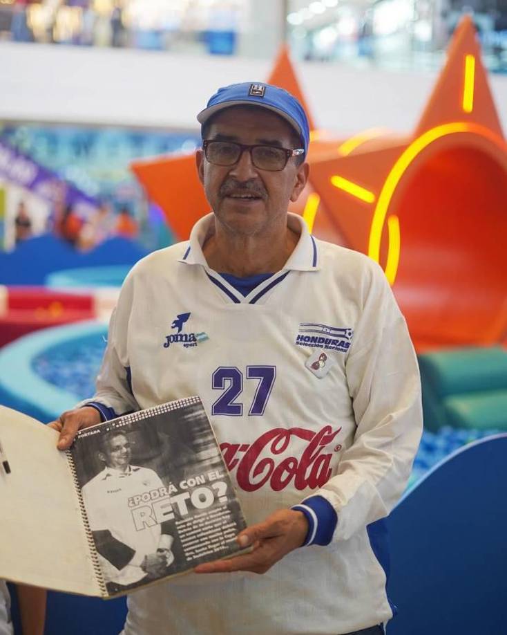 Este aficionado sorprendió tras llevar muchos recuerdos de la primera etapa de Reinaldo Rueda con la Selección.