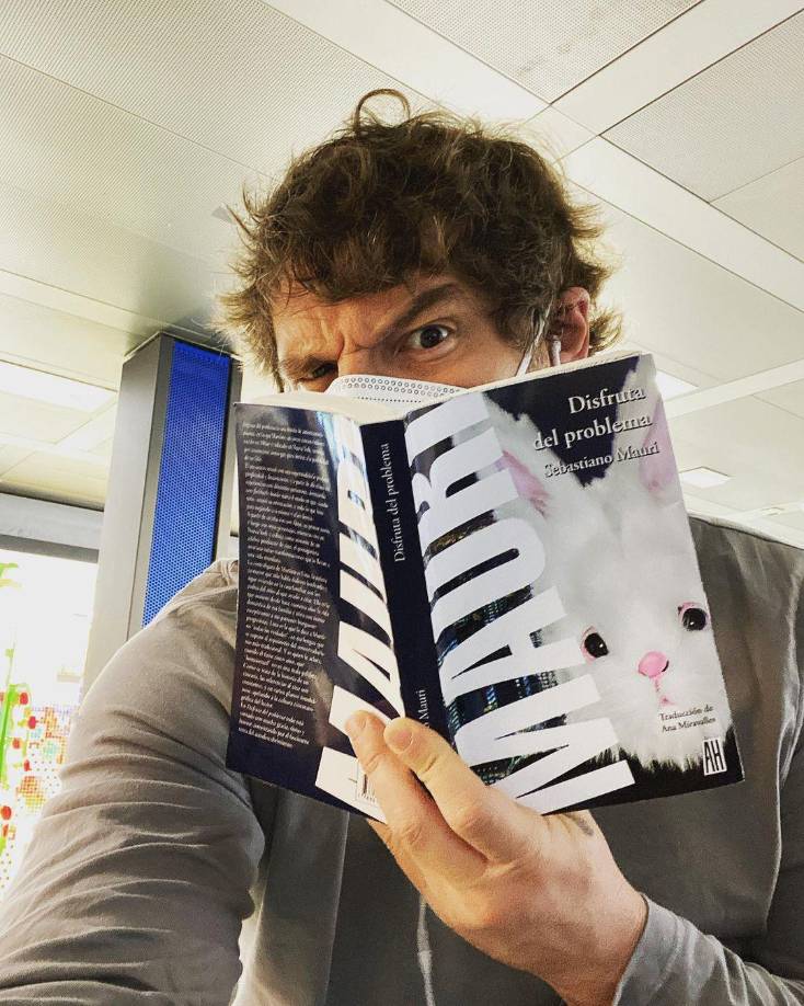 Debido al aburrimiento, Pascal de los trece a catorce años de edad comenzó a leer obras de teatro, esto fue cuando se mudaron con su familia a Texas y se sentía solo y que no encajaba. 
