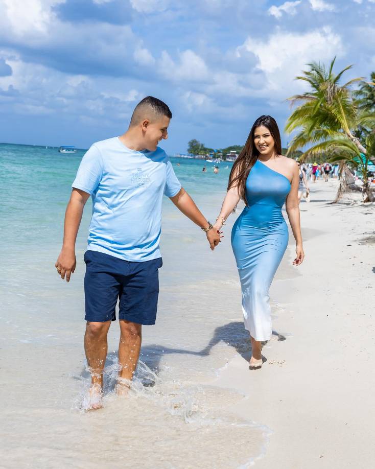 Y es que Alejandra Rubio tampoco invitó a su enlace a Eduardo Maldonado, su jefe y propietario del canal HCH, lo cual ha llamado la atención de los usuarios de las redes sociales. 