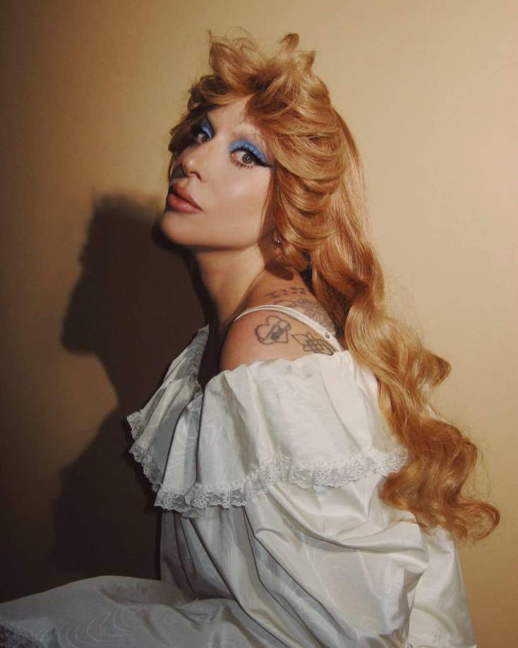 En un video publicado el 7 de enero, <b>Lady Gaga</b> volvió a dirigirse a sus seguidores, agradeciendo la recepción de la canción. “<b>Estoy tan honrada de ser artista</b> y de haber contado con sus oídos durante tanto tiempo. <b>Gracias por escuchar, bailar y hacer su arte junto al mío</b>. Estoy muy agradecida”, afirmó la intérprete.