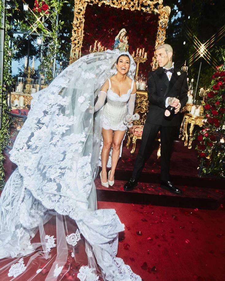 Una de las bodas más sonadas fue la de Kourtney Kardashian con el músico Travis Barker, quienes celebraron su unión el pasado 22 de mayo.