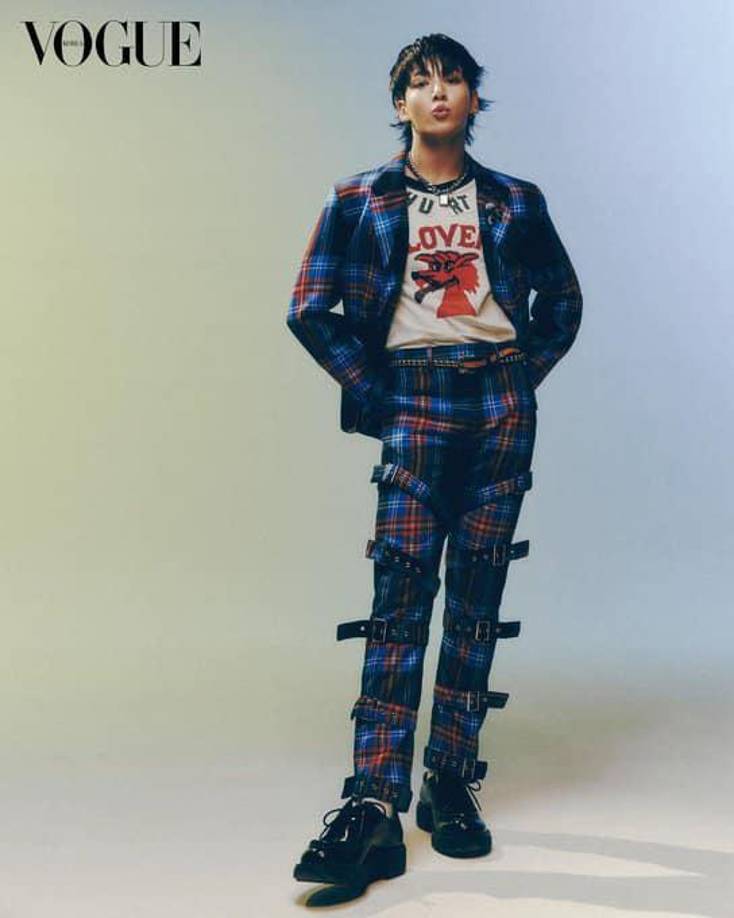 Su imparto ha sido tal que ayer, a dos meses de su lanzamiento, “Seven” de Jungkook regresó el día al #1 de Spotify Global con 6.8 millones de reproducciones, completando 58 días en la cima. “Seven” se encuentra en el top #2 en Billboard Global 200 y en Global Excl. US. ¡se ha mantenido dentro del top 2 por 11 semanas consecutivas! Además, siete versiones de su más reciente sencillo “3D” se encuentran presentes de forma simultánea en el top 10 de iTunes US.