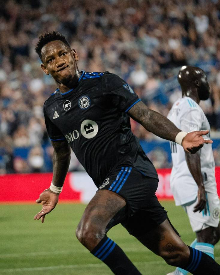 El mercado de fichajes en Europa cierra el miércoles 31 de agosto y días antes de su culminación ha salido a la luz lo que podría ser una bomba: el hondureño Romell Samir Quioto Robinson se haría presente en la ventana. Debido al buen momento que atraviesa el atacante con el CF Montréal, con 15 goles en 2022 en la MLS, ha surgido una posibilidad de que salte al fútbol italiano para jugar con el Bolonia de la Serie A.