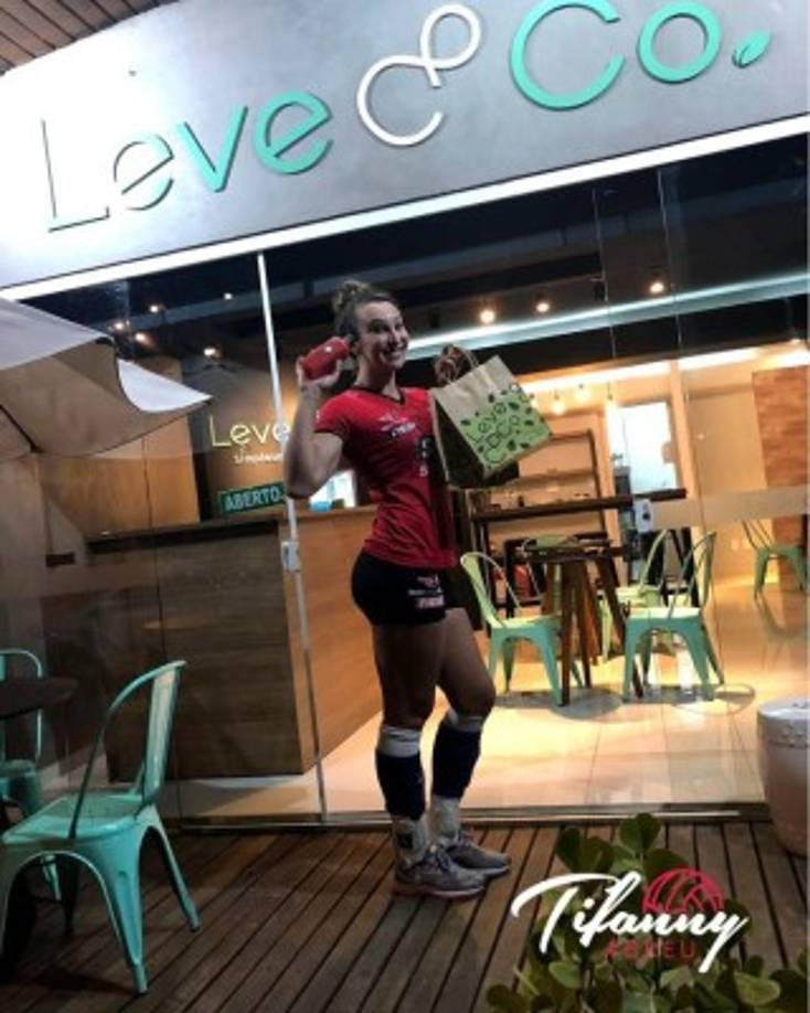 Pensó que jamás volvería a una cancha, pero el año pasado (2017) se convirtió en la primera transexual que competía en la Superliga femenina de Brasil. Ahora quiere ser la pionera en ingresar en la Cámara de Diputados.