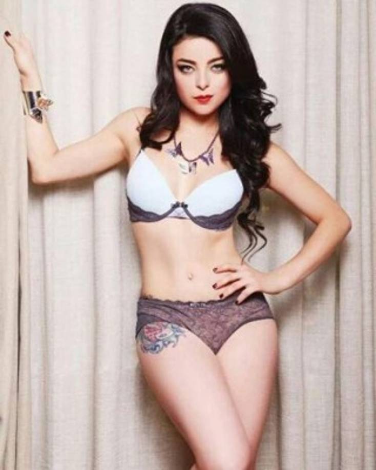 En la Rosa de Guadalupe apareció en el capítulo 'Flor de metal'.