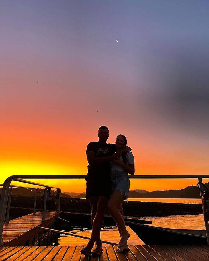  Tres años después se casaron y actualmente tienen dos hijos.