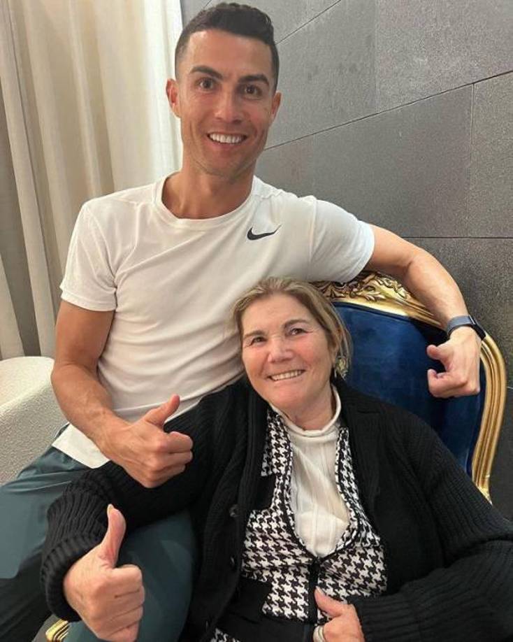 Tras esta situación, la mamá de Cristiano emitió un fuerte comunicado en donde le declaró la “guerra” a los medios de comunicación para acabar con las noticias que afectan la imagen de su familia.