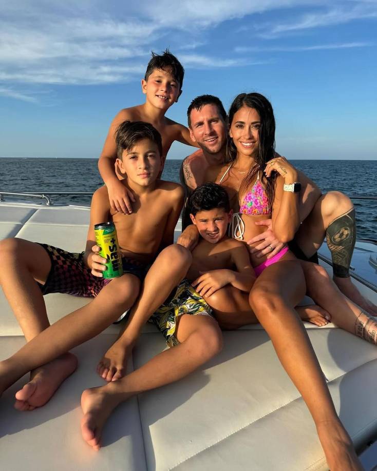 Thiago es el hijo mayor de Lionel Messi y Antonela Roccuzzo. Sus hermanos son Mateo (9 años), que llegó al mundo el 11 de septiembre de 2015, y Ciro, el pequeño de la familia que nació el 11 de marzo de 2018.