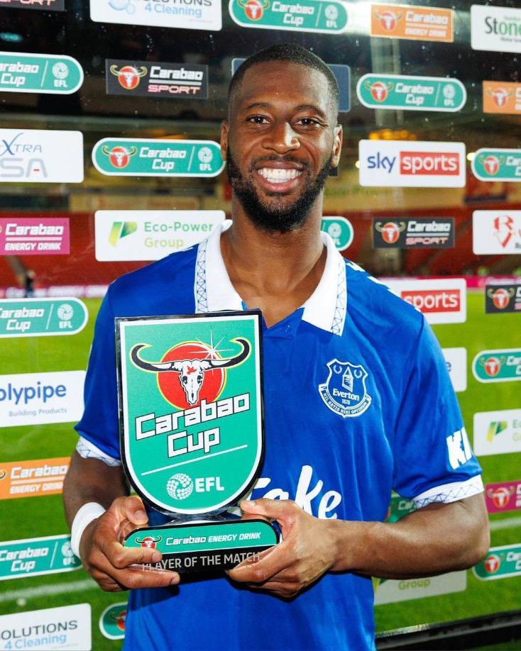 El portugués ha tenido un giro radical en su forma de vivir luego de que el Everton pagara 25 millones de euros por su fichaje.