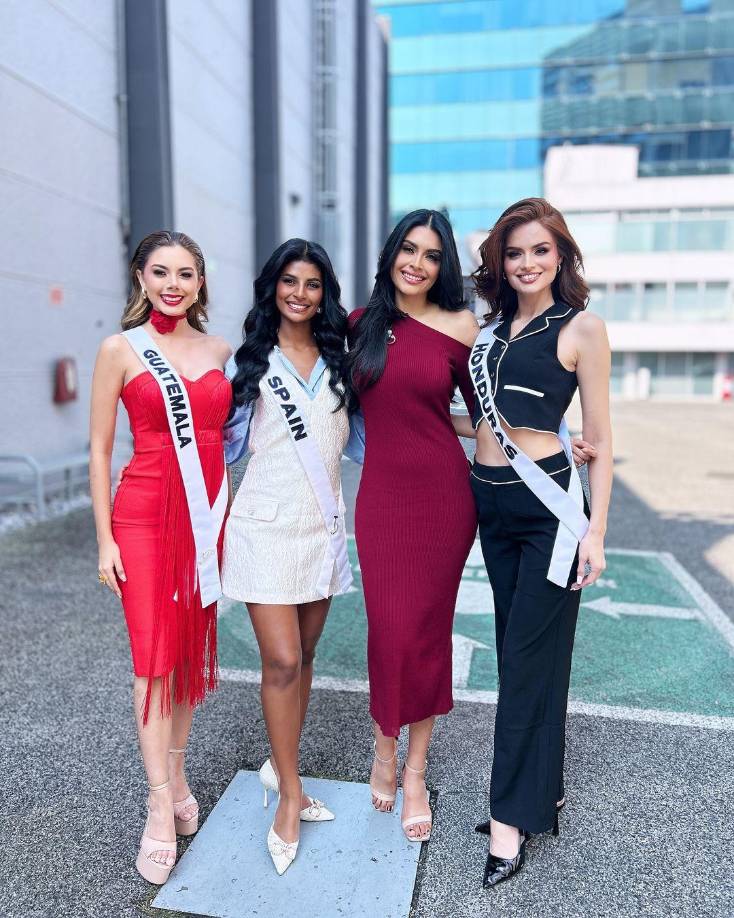 Luciendo un elegante y sensual traje negro conformado por un top y un pantalón de tela holgado, la bella representante hondureña compartió junto con las aspirantes de Guatemala y España en el set de televisión.“Emocionada de poder visitar los estudios de <a rel="nofollow" href="https://www.instagram.com/azteca/">@azteca</a> y <a rel="nofollow" href="https://www.instagram.com/aztecauno/">@aztecauno</a> ¡Gracias a la familia de <a rel="nofollow" href="https://www.instagram.com/vengalaalegria/">@vengalaalegria</a> por recibirnos con tanto cariño! La pasé espectacular junto a mis compañeras <a rel="nofollow" href="https://www.instagram.com/anagabrielavillanueva_/">@anagabrielavillanueva_</a> de Guatemala y <a rel="nofollow" href="https://www.instagram.com/michellejimenezofficial/">@michellejimenezofficial</a> de España”, escribió en su cuenta de Instagram. 