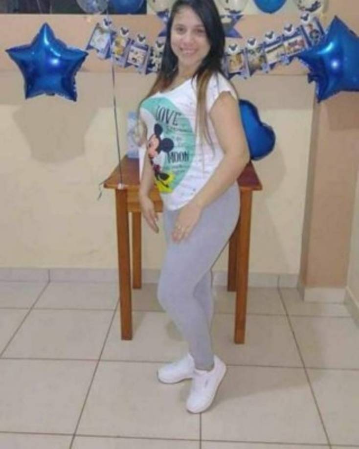 Los uniformados detuvieron a varios ciudadanos por violar el toque de queda, luego de que la joven embarazada fuera impactada por la bala de un policía en medio de la confusión.<br/><br/>