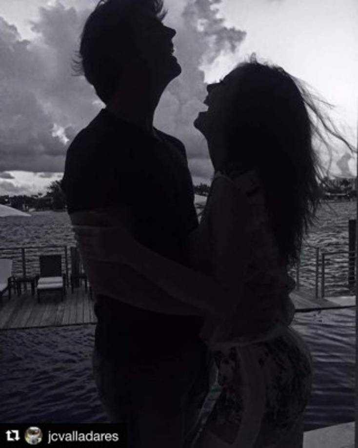 'Soy la más feliz del universo !!!!! Me caso con el mejor hombre, mi mejor amigo y con quien sueño formar una familia', escribió la Miss Universo mexicana.