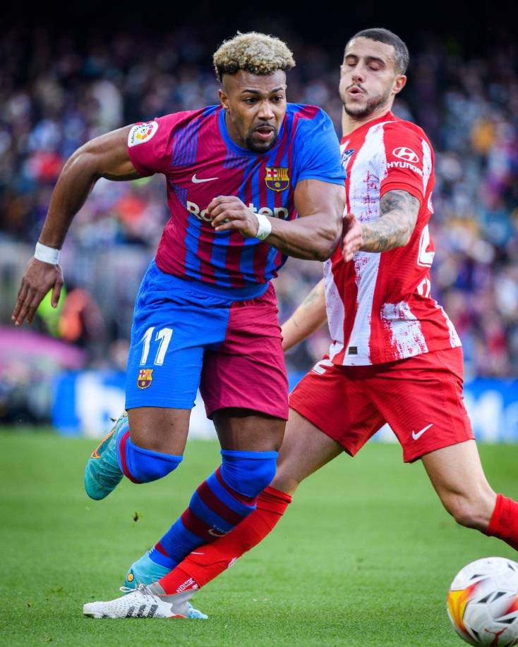 Adama Traoré debutó con el Barcelona y tuvo una destacada actuación. Fue un dolor de cabeza por esa banda derecha.
