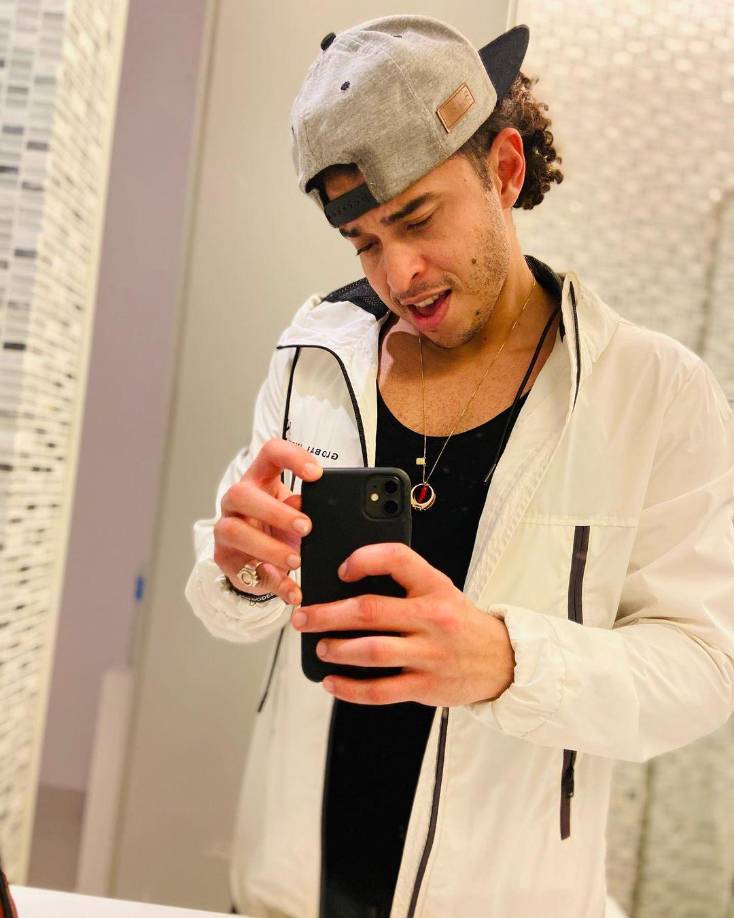 Tras ello, comenzó su <b>trayectoria como cocinero</b>: primero con ‘Bruno BBQ’ y después con otros proyectos. El último ‘Aç’UP’, un establecimiento de alimentación “fresca y rápida”. 