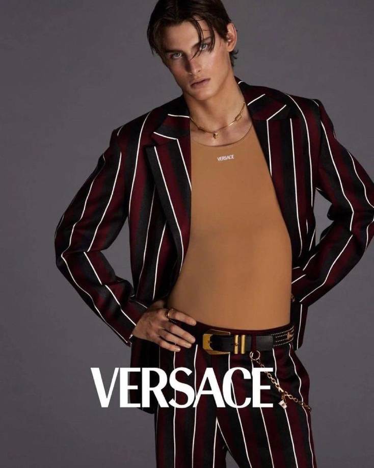 Otro descendiente de una de las grandes estrellas de la moda en los 90 es Mark Vanderloo Jr, que sigue los pasos de su icónico padre, y de su madre, la también maniquí Robine Van der Meer.