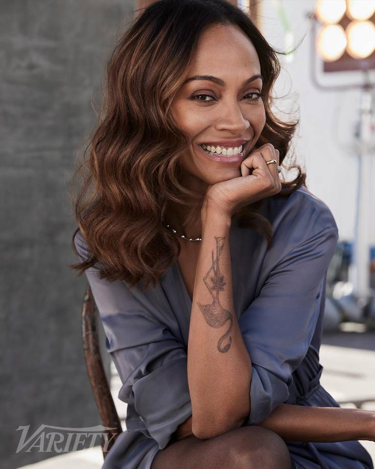 El escándalo tomó vuelo con el resurgir en redes sociales de una serie de antiguos tuits de Karla Sofía Gascón, algunos con comentarios racistas, otros criticando la diversidad en los Óscar. En uno de los mensajes más polémicos, Gascón se refirió de manera despectiva a George Floyd, el afroamericano cuya muerte a manos de un policía en 2020 impulsó el movimiento <i>Black Lives Matter</i> en Estados Unidos.